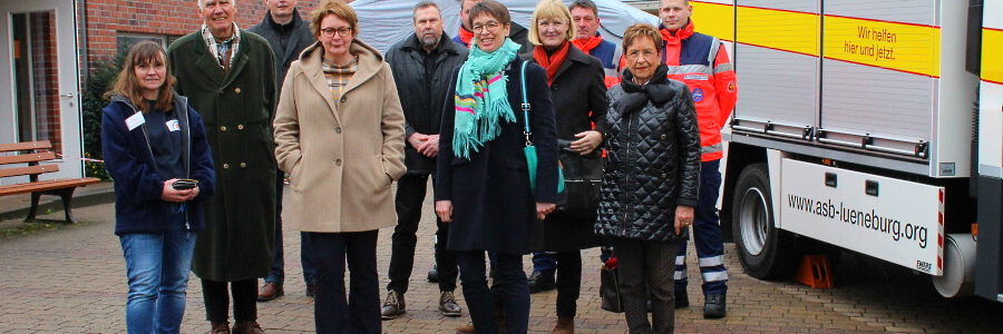 Ministerin Daniela Behrens zu Besuch bei der Lüneburger Tafel. Foto: Landkreis Lüneburg.