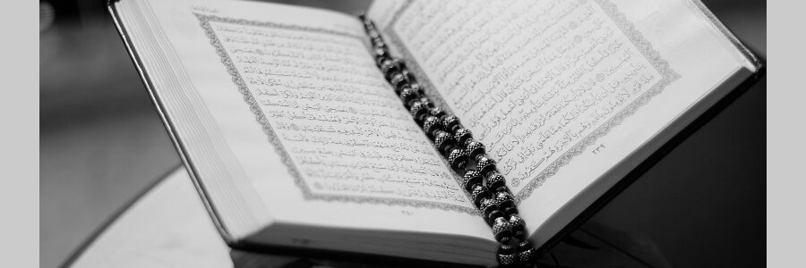 Koran, Glaubensbuch der Muslime. Foto: Pexels, Pixabay.