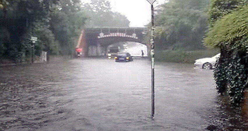 Bahnunterführung bei Starkregen. Foto: Hansestadt Lüneburg.