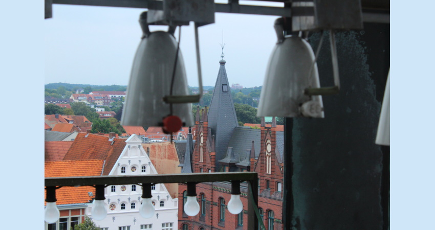 Blick vom Glockenspiel auf die Stadt. Foto: Hansestadt Lüneburg.