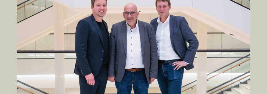 Foto: Pressefoto Büro Philipp Meyn: Freuen sich über die heutige Entscheidung - von links: Pascal Mennen, Detlev Schulz-Hendel (beide  BÜNDNIS 90/DIE GRÜNEN) und Philipp Meyn (SPD).