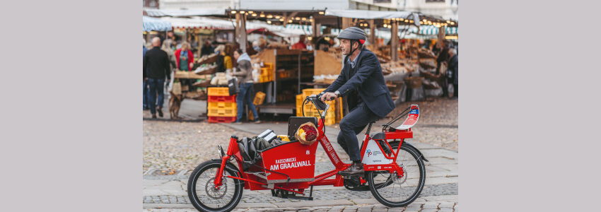 Stadtrat Markus Moßmann beim Lastenrad-Test. Stadtrat Foto: Sophie Wolter für die Deutsche Bahn.