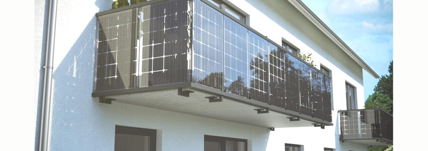 Balkonkraftwerk: Solarmodule an der Balkonbrüstung. Foto: https://www.solarcarporte.de/
