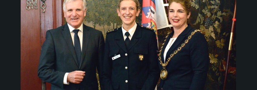 Von links: Polizeipräsident Thomas Ring, Polizeidirektorin Stefanie Lerche, Oberbürgermeisterin Claudia Kalisch. Foto: Polizeidirektion Lüneburg.