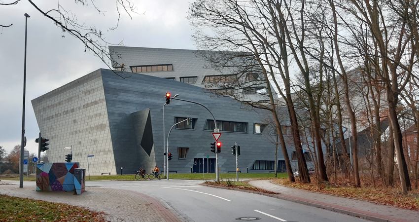 Leuphana Universität Zentralgebäude. Foto: Lüne-Blog.