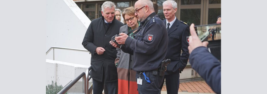 Besuch von Daniela Behrens am 9. März 2023: Drohnen-Pilotprojekt zur automatisierten Dokumentation von Verkehrsunfällen aus der Luft. Foto: Polizeidirektion Lüneburg.
