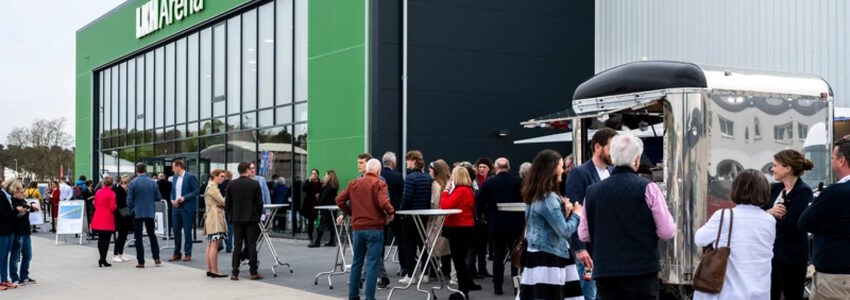 Foto: Landkreis Lüneburg. Eröffnung der LKH Arena am 29. April 2022: Die ersten Gäste.