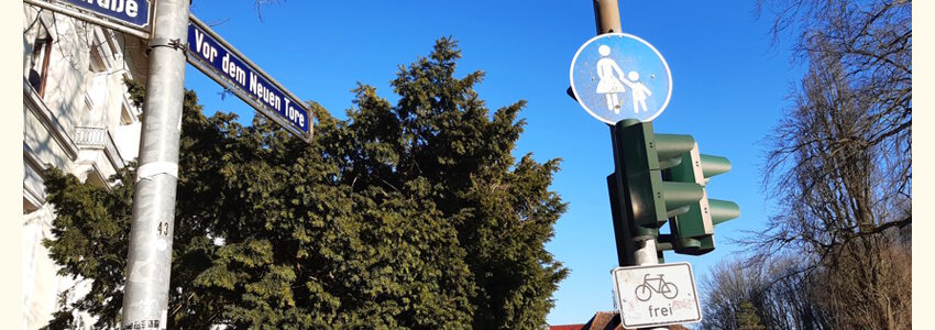 Geh-Radweg Vor dem Neuen Tore: In Gegenrichtung für Radverkehr frei gegeben. Foto: FUSS e.V.