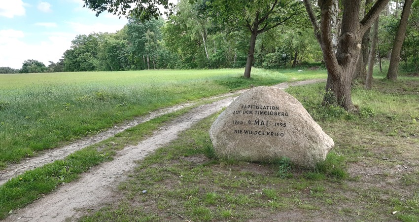 Gedenkstein an die Kapitulation am Timeloberg, 4. Mai 1945. Foto: Lüne-Blog.