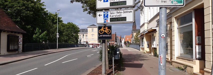 Digitales Zählgerät für den Radverkehr. Foto: Lüne-Blog (digital bearbeitet mit Hilfe eines Fotos der Hansestadt Lüneburg).