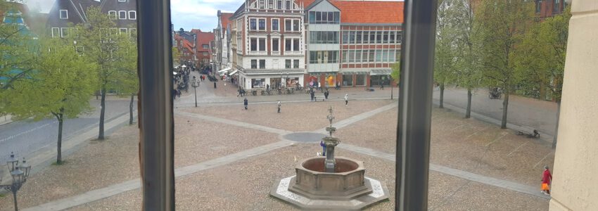 Blick vom Rathaus auf den Marktplatz Lüneburg. Foto: Lüne-Blog.