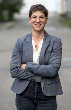 Mücella Demir, Projektleiterin BioStadt Bremen (Pressefoto). Mehr: https://www.biostadt.bremen.de/