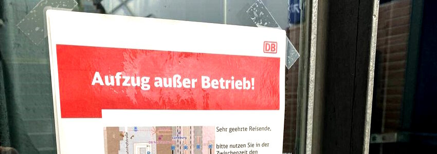 Aufzug im Bahnhof Lüneburg defekt: Empfohlene Umleitung. Foto: Malte Hübner.