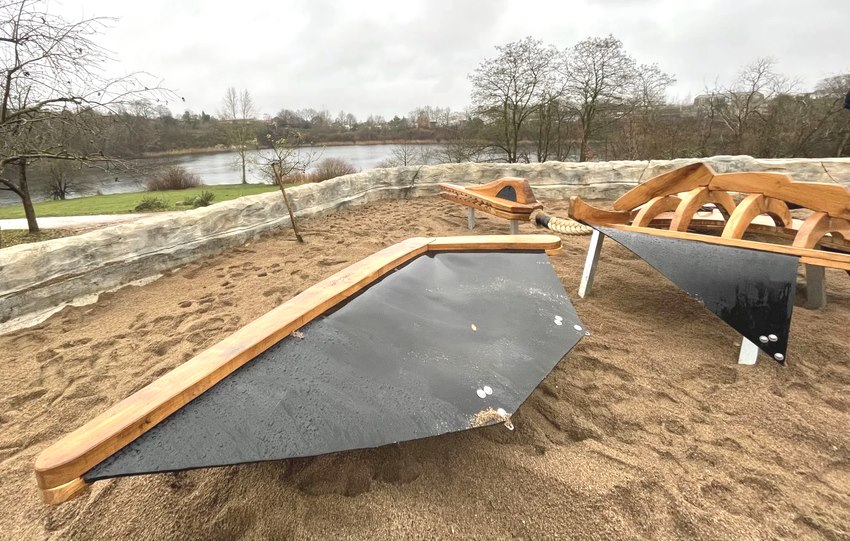 Der Kreideberg-Spielplatz hat seit Dezember 2023 einen Flugsaurier als neues Spielgerät.Foto: Hansestadt Lüneburg