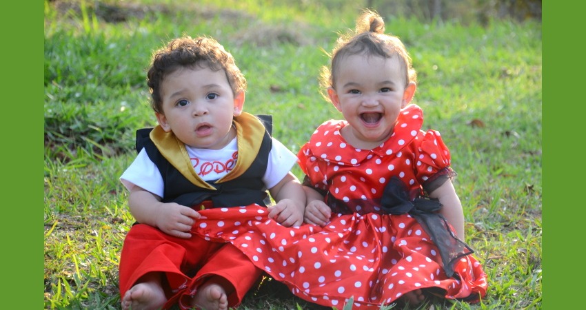 Zwei kleine Kinder. Foto: Gabriela Florêncio Gabe.