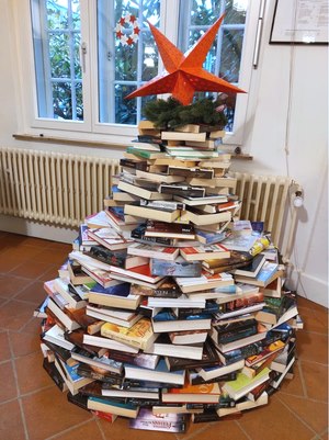 Weihnachtsbaum der Ratsbücherei. Foto: Ratsbücherei Lüneburg