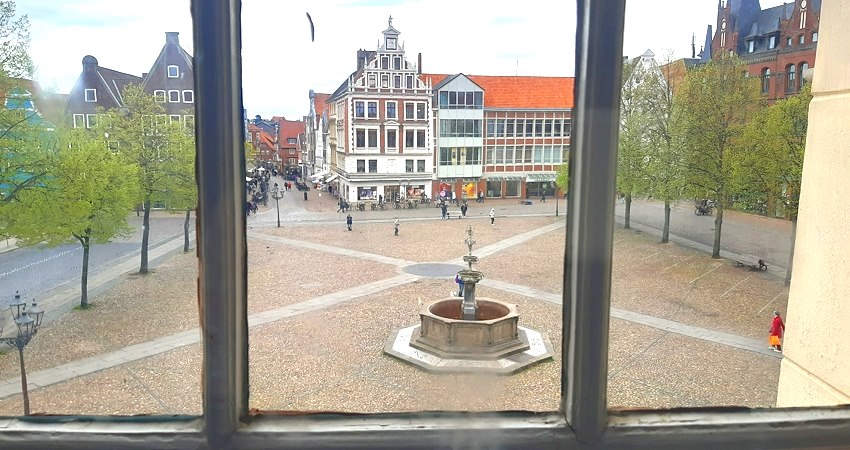 Blick vom Rathaus auf den Marktplatz Lüneburg. Foto: Lüne-Blog.