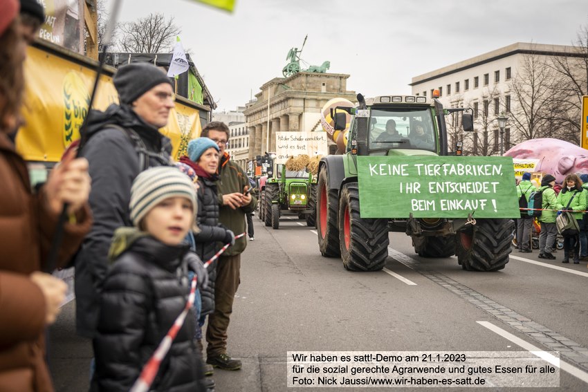 Wir haben es satt!-Demo am 21.1.2023 für die sozial gerechte Agrarwende und gutes Essen für alle. Foto: Nick Jaussi/www.wir-haben-es-satt.de