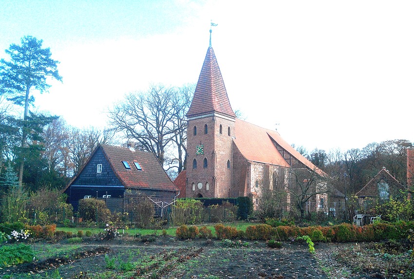 St. Nikolaihof, Bardowick, von Westen. Foto: Pardin - Eigenes Werk, CC BY-SA 4.0, https://commons.wikimedia.org/w/index.php?curid=37074552