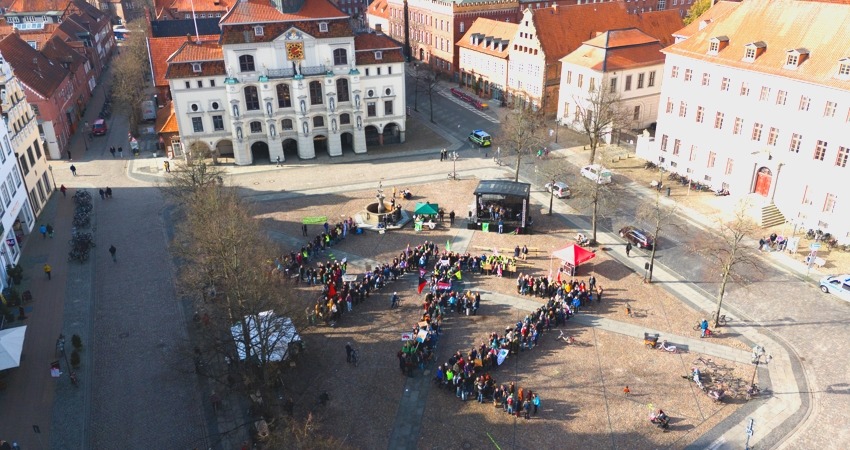 Klimastreik in Lüneburg am 1. März 2024: WFZ - #WirFahrenZusammen. Foto: Malte Hübner.