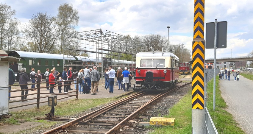 Betriebsgelände der Arbeitsgemeinschaft der Eisenbahnfreunde Lüneburg mit "Ameisenbär". Foto: Lüne-Blog.