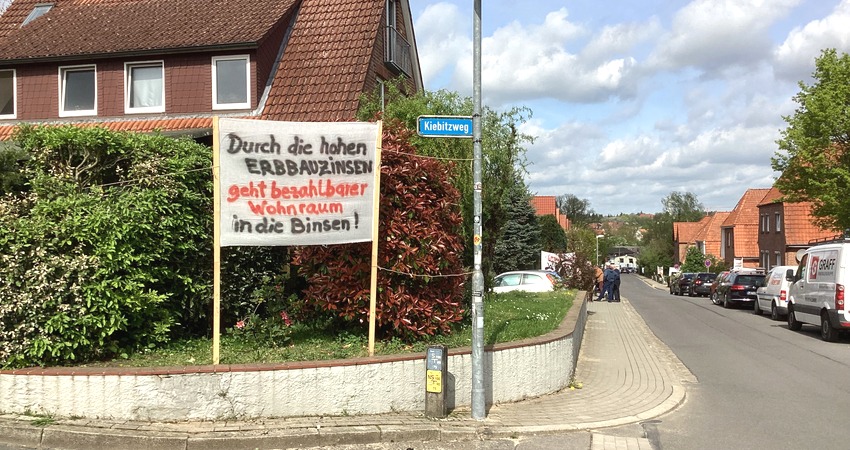 Transparent in der Bögelstraße, Lüneburg. Foto: Initiative "Bezahlbarer Wohnraum im Erbbau Lüneburg".