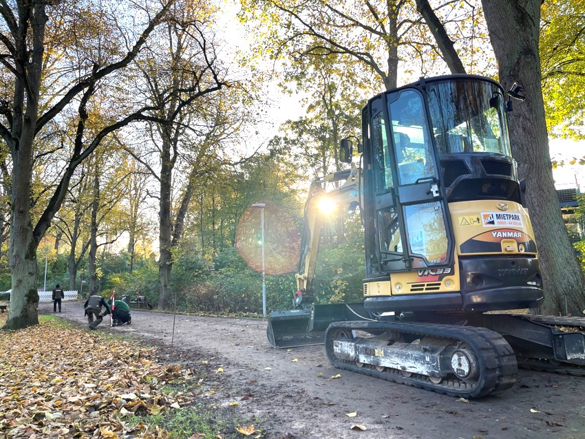 Foto: Hansestadt Lünburg. Sanierung des Wegs im Scunthorpe-Park.