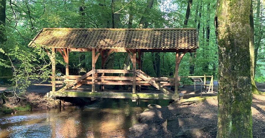 Die Handwerkerbrücke am Hasenburger Mühlenbach. Foto: BUND Elbe-Heide.