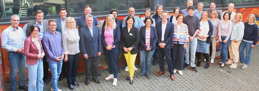 Am 30. April 2024 gründete sich die Strategiegruppe Bildung als beratendes Gremium der Kreispolitik. Foto: Landkreis Lüneburg.