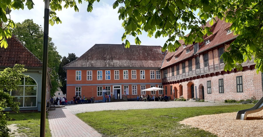 Biosphaerium Elbtalaue in Bleckede - Innenhof. Foto: Lüne-Blog.
