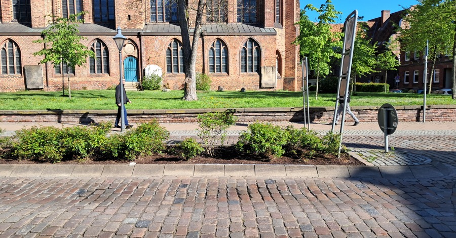 Foto: Hansestadt Lüneburg. Verkehrsinsel Bei der St. Johannis Kirche:  Hier wird eine Querung für Fußgänger:innen geschaffen.