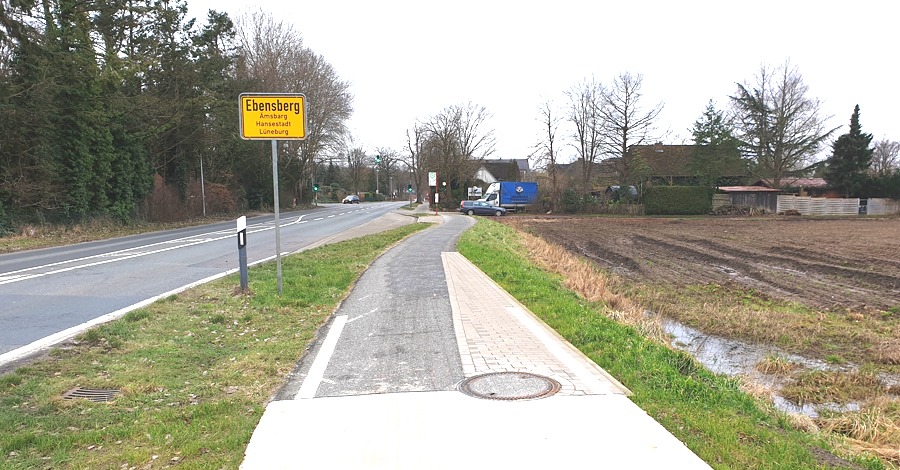 Radweg: Bis zum Ortseingang von Ebensberg hat der Landkreis Lüneburg den Radweg saniert. Nun führt die Hansestadt die Baumaßnahme weiter. Foto: Hansestadt Lüneburg.