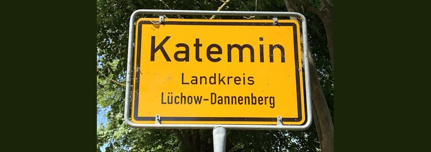 Ortsschild von Katemin. Foto: Bi Keine Brücke.