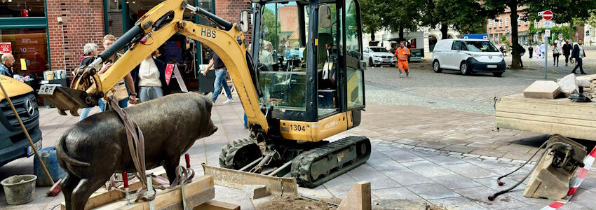 Montage der reparierten Salzsau am 22. August 2024. Foto: Hansestadt Lüneburg.