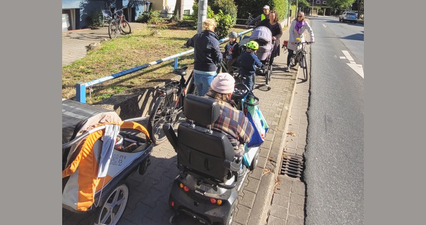 Foto: Verkehrswende-Bündnis. Ganze 1,40 Meter sind hier für Fuß- und Radverkehr in beiden Richtungen vorgesehen - unter Missachtung sämtlicher Regelwerke.