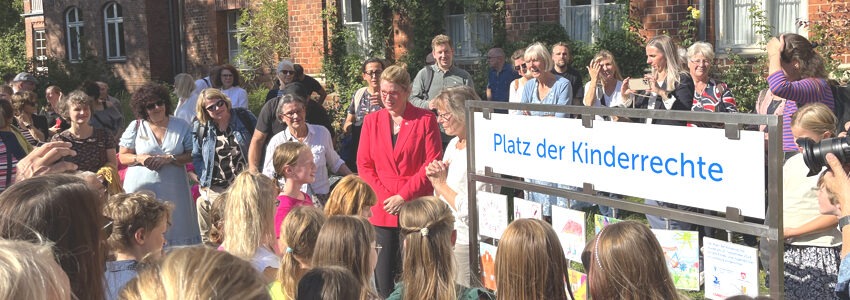 Ort der Kinderrechte auf dem Marienplatz. Einweihung am 20. September 2024. Foto: Hansestadt Lüneburg.