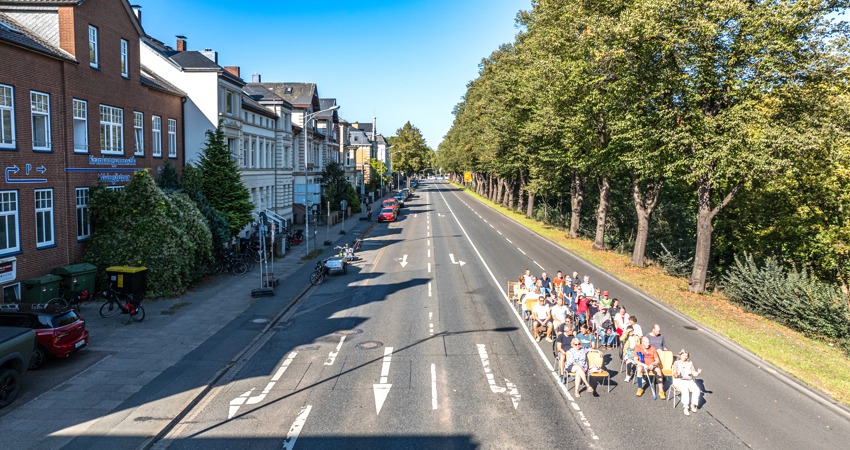 Soviel Platz brauchen 30 Menschen im Bus. Es ist erstaunlich, wie flächeneffizient der Busverkehr ist!