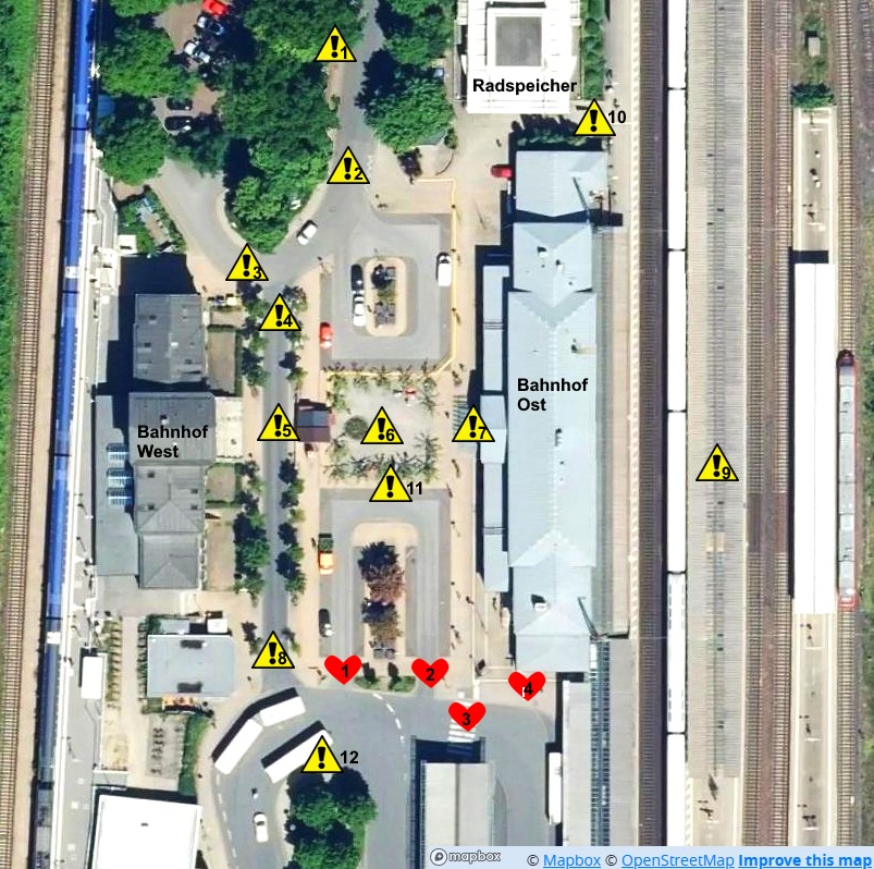 Bahnhofsbereich mit positiven Stellen und Problembereichen. Luftbild: Mapbox Satellite.