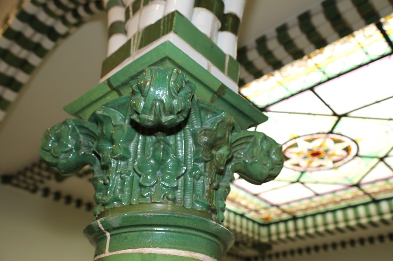 Das Jugendstil-Treppenhaus im Klinikum Bögelstraße: Säulenkapitell. Foto: R. Netwall.