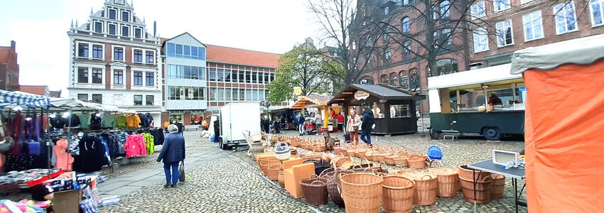 Martinimarkt auf dem Marktplatz Lüneburg am 10.11.2023. Foto: Lüne-Blog.