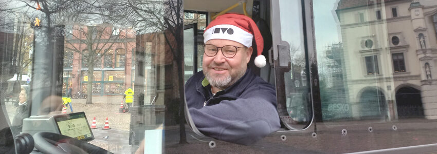 Foto: Hansestadt Lüneburg. Busfahrer Frank Wegner freut sich auf seinen Einsatz an den Adventssamstagen.