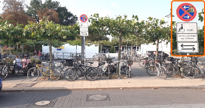 Foto: FUSS e.V. Der Behinderten-Parkplatz, wie die rechts eingefügte Vergrößerung zeigt.