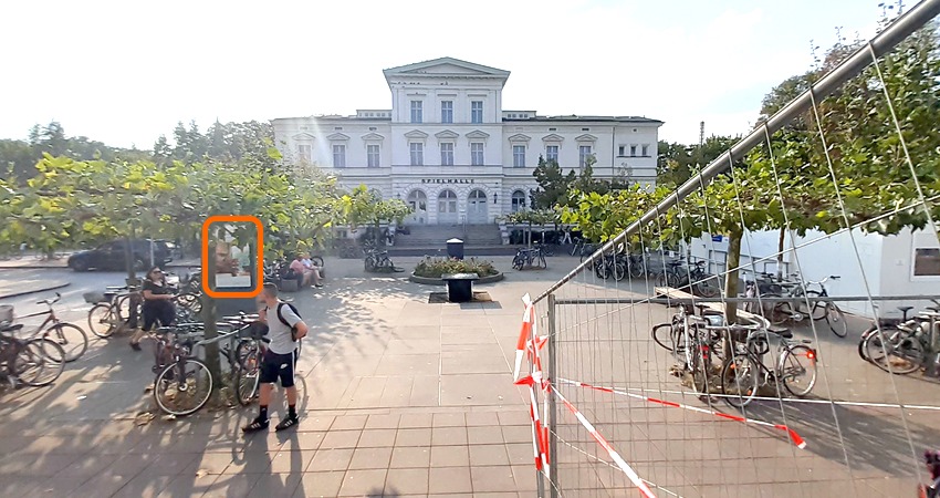 Foto: FUSS e.V. Das sehen Neuankömmlinge: Blick aus dem Bahnhofsgebäude.