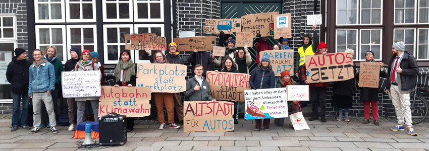 Lüneburger Bündnis für ausgewogene Verkehrsplanung. Demonstration am 16.11.2024. Foto: Lüne-Blog.