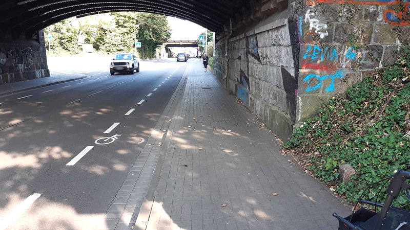 Foto: FUSS e.V. - Lünertorstraße, Südseite, Bahnunterführung.