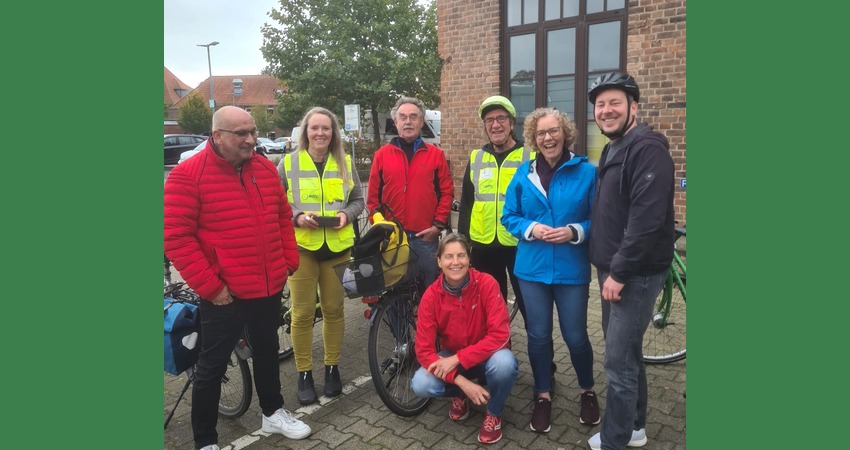 Gemeinsame auf Radtour. Von links: Detlev Schulz-Hendel MdL, Claudia Koops (ADFC), Michael Perschmann, Sabine Borchers., Uwe Jensen (beide ADFC), Julia Verlinden MdB, Pascal Mennen MdL. Foto: Büro Dr. Julia Verlinden.