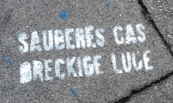 Stencil Ende Gelände Lüneburg: Sauberes Gas, dreckige Lüge. Foto: Lüne-Bog.