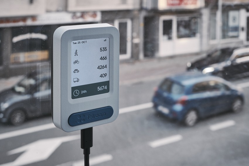 Telraam-Gerät an der Fensterscheibe. Foto: telraam.net