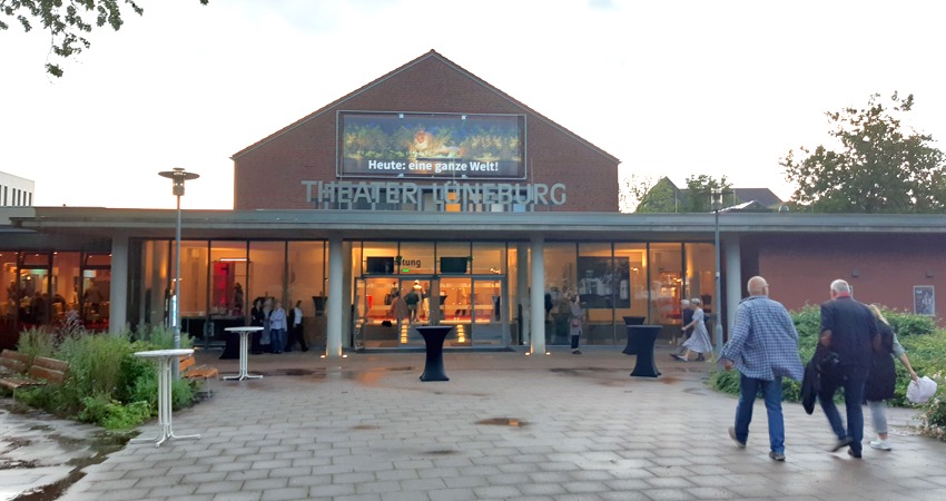 Foto: Lüne-Blog. Theater Lüneburg - Eingangsbereich.