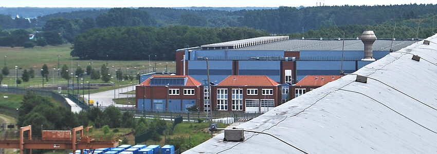 Zwischenlager Nord / Lubmin in der Gemeinde Rubenow, aufgenommen vom Dach des Maschinenhauses des Kernkraftwerks Greifswald. Foto: Felix König.